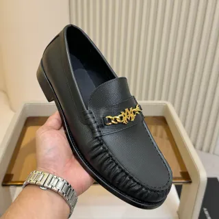 Amiri Skel Top Loafer mocasín de cuero negro con cadena de oro