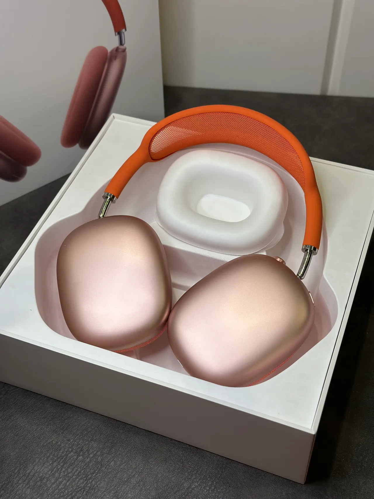 Apple AirPods Max naranja auriculares over-ear 17