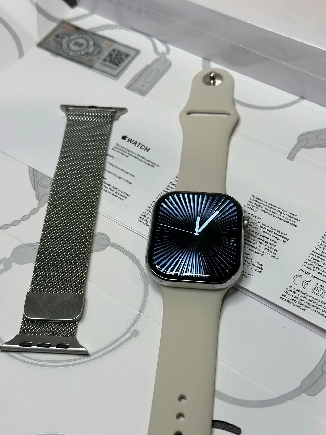 Apple Silver Beige Flat-Edged Stainless Steel Case Black Display Sports Watch 4