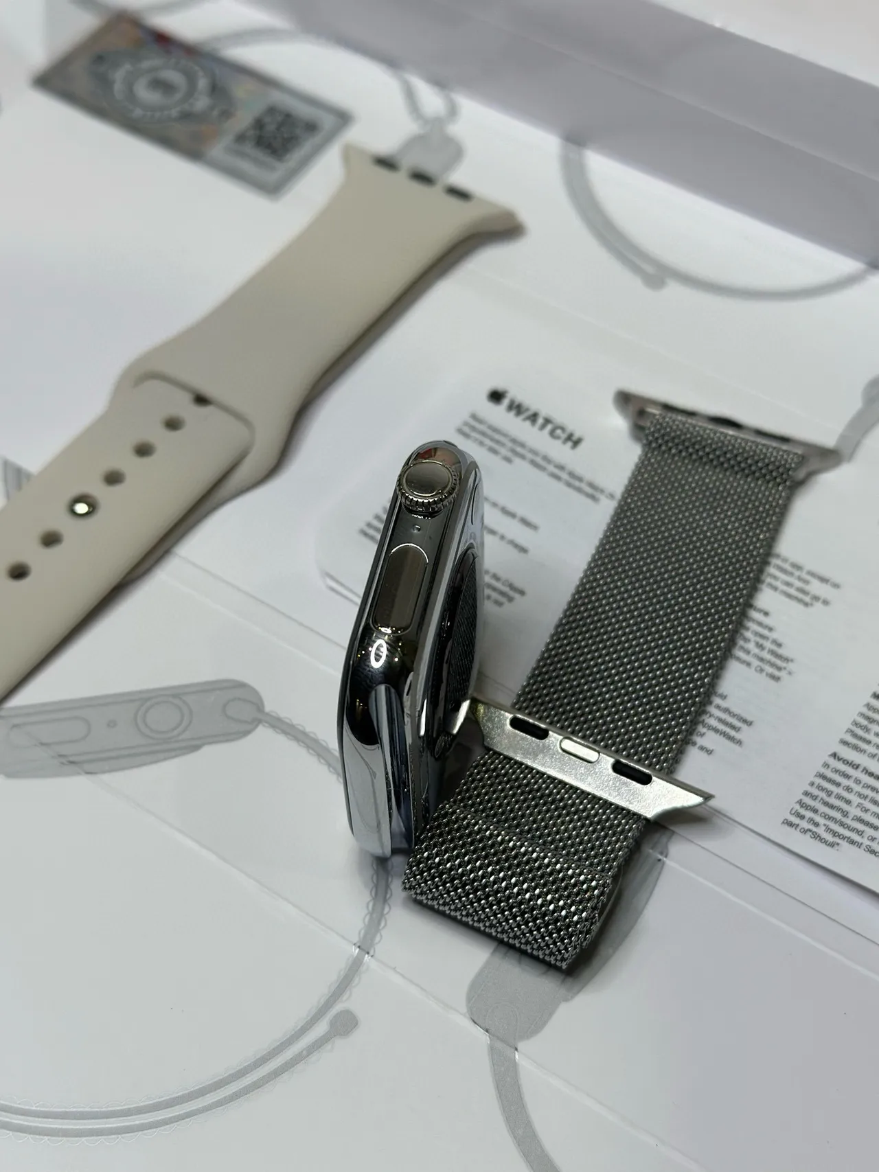 Apple Silver Beige Flat-Edged Stainless Steel Case Black Display Sports Watch 7