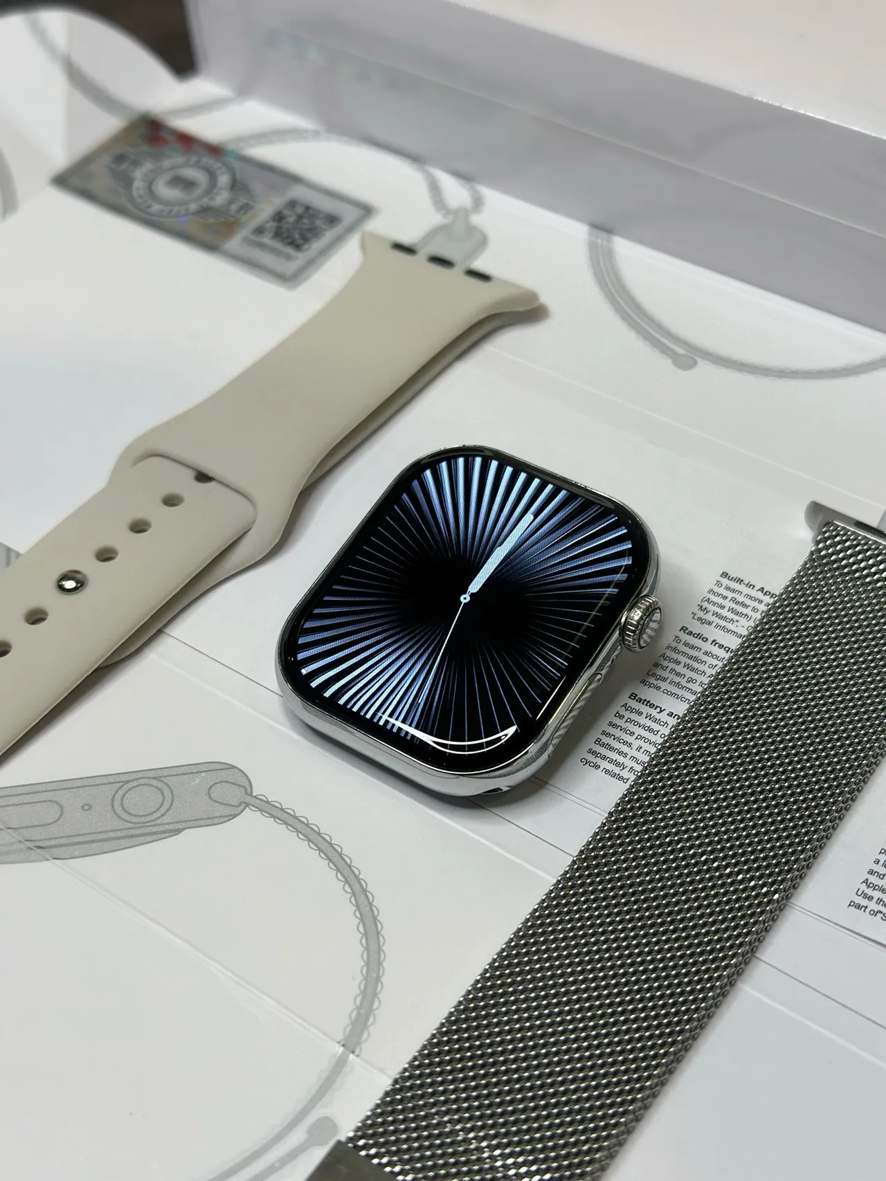 Apple Silver Beige Flat-Edged Stainless Steel Case Black Display Sports Watch 9