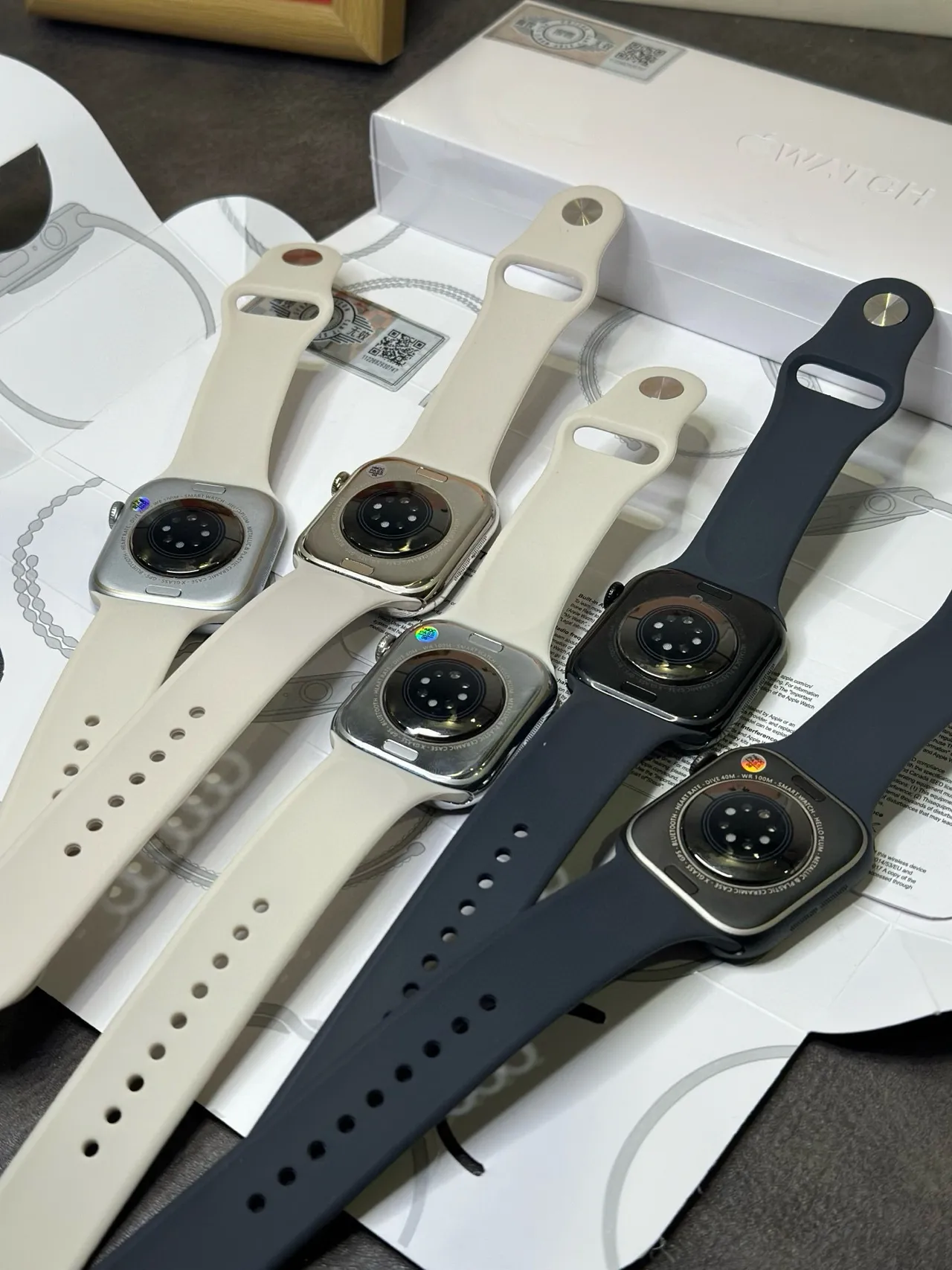 Apple Silver Beige Flat-Edged Stainless Steel Case Black Display Sports Watch 10