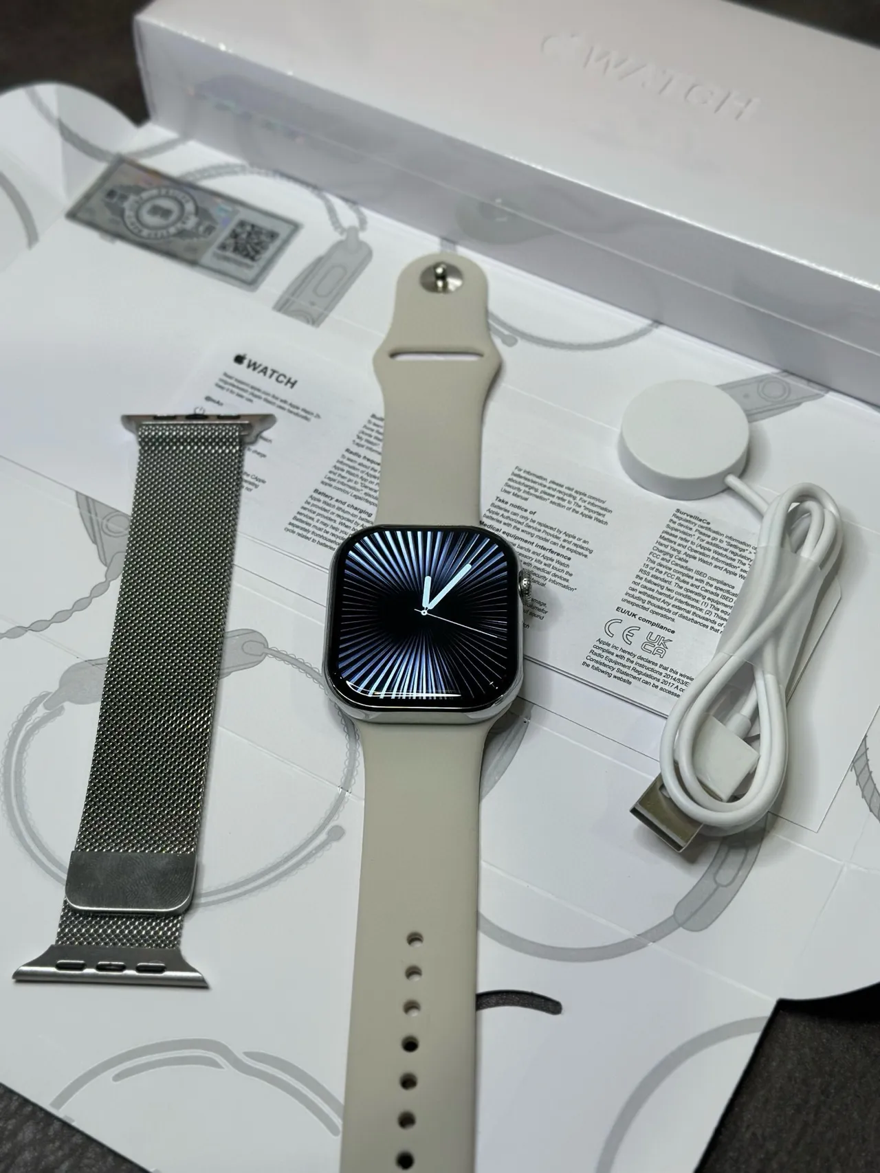 Apple Silver Beige Flat-Edged Stainless Steel Case Black Display Sports Watch 13