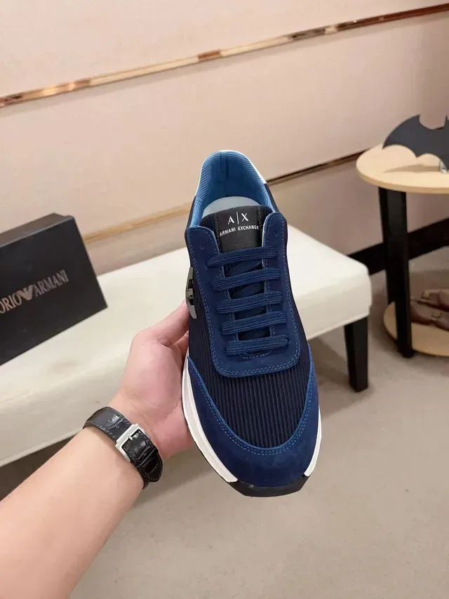 Armani Exchange नेवी ब्लू रिब्ड निट और सुएड लाइफस्टाइल स्नीकर 2