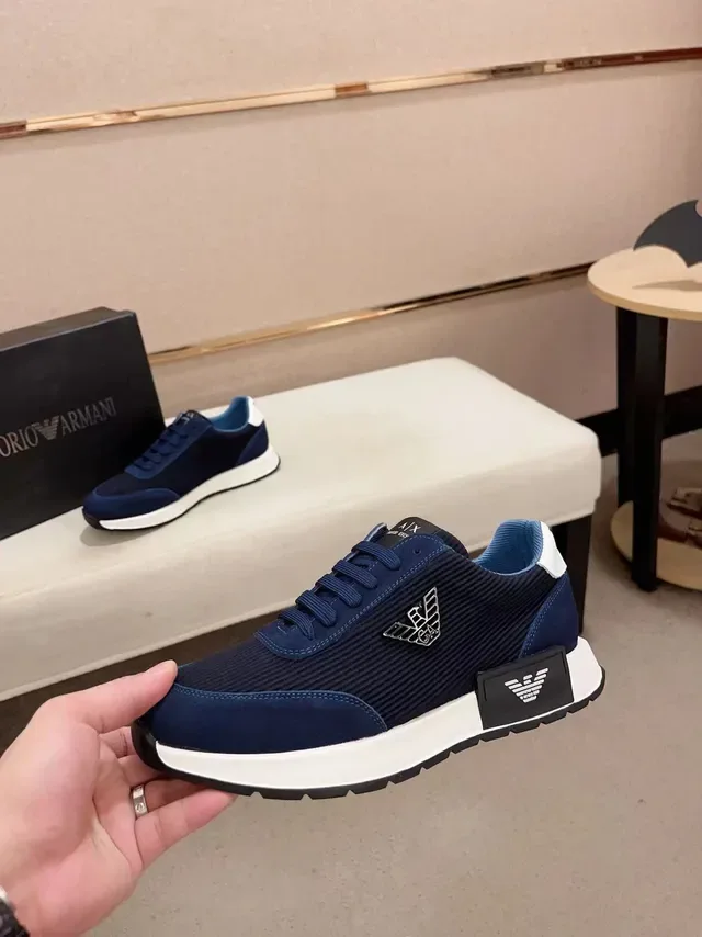 Armani Exchange नेवी ब्लू रिब्ड निट और सुएड लाइफस्टाइल स्नीकर 3