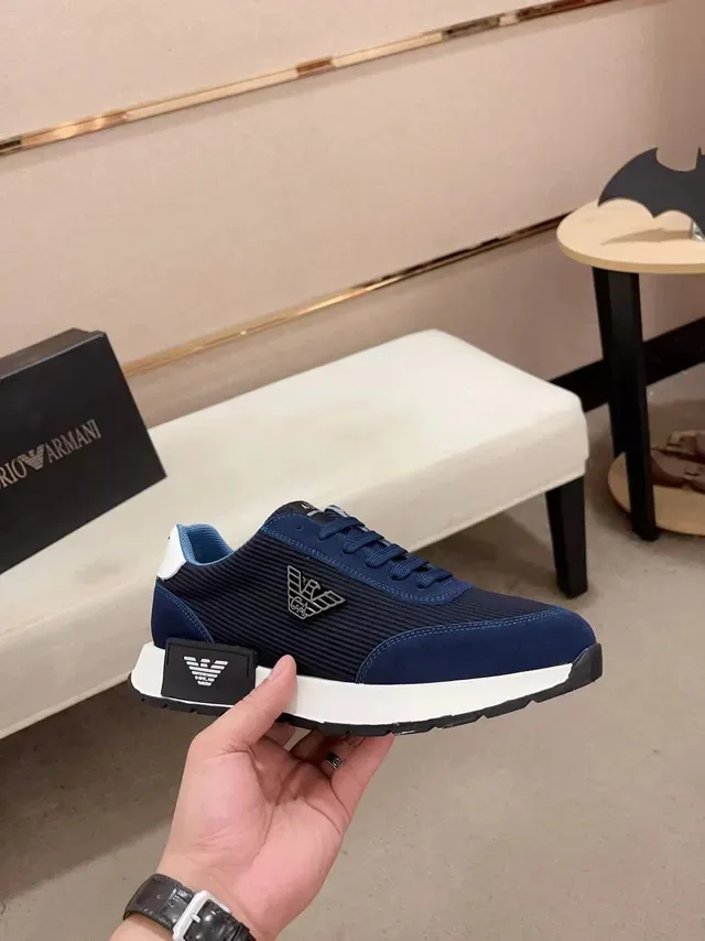 Armani Exchange नेवी ब्लू रिब्ड निट और सुएड लाइफस्टाइल स्नीकर 4