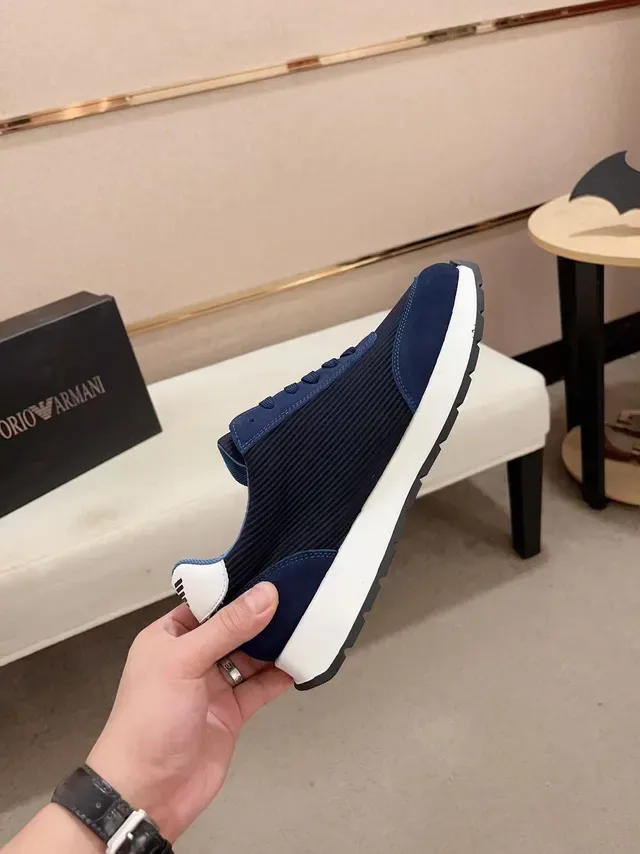Armani Exchange नेवी ब्लू रिब्ड निट और सुएड लाइफस्टाइल स्नीकर 5