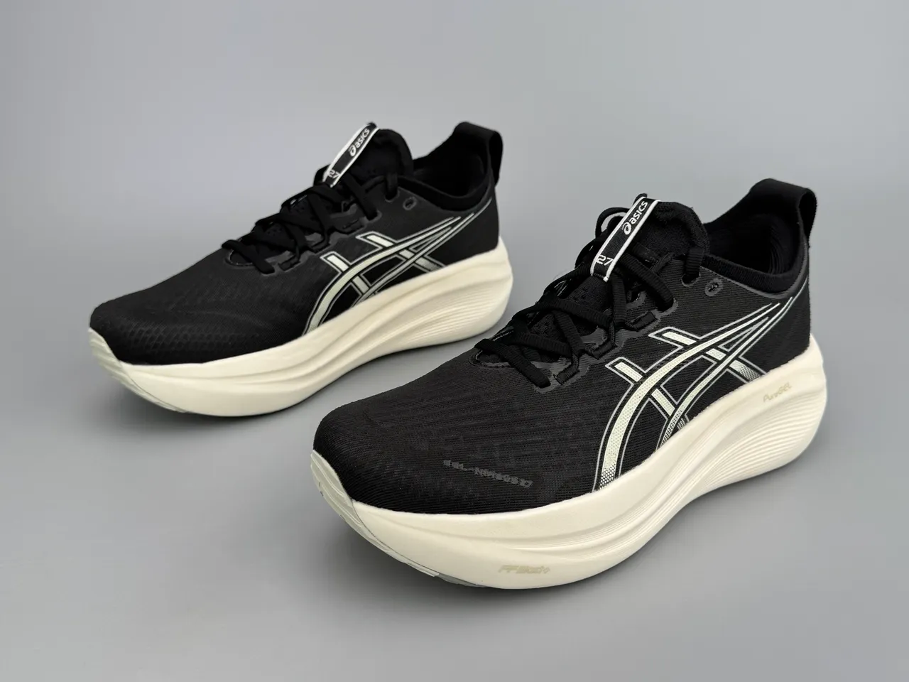 ASICS Black White Engineered Mesh Upper Sculpted Wave-Pattern Midsole Running Shoes 5