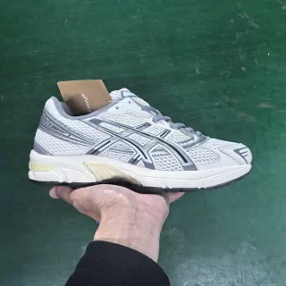 ASICS Gel-Kayano أحذية جري Off-White و Silver