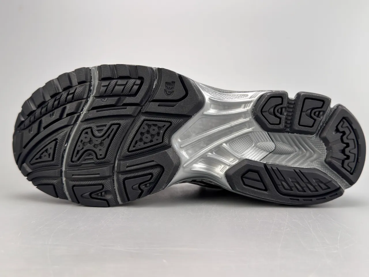 ASICS Gel-Kayano Prata Preto Cinza Tênis de corrida 4