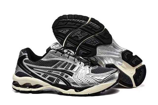 ASICS 银黑金属网面和合成鞋面 虎纹图案 跑鞋 5