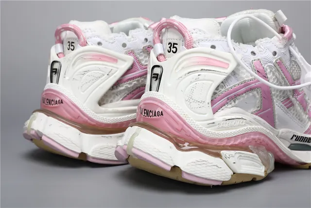 ASICS حذاء رياضي كبير أبيض وردي ببناء وسط كعب شبكي وطبقة تركيبية 2