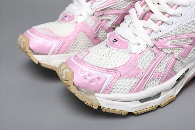 ASICS حذاء رياضي كبير أبيض وردي ببناء وسط كعب شبكي وطبقة تركيبية 4