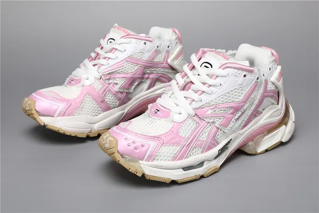 ASICS حذاء رياضي كبير أبيض وردي ببناء وسط كعب شبكي وطبقة تركيبية 5