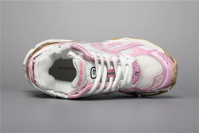 ASICS حذاء رياضي كبير أبيض وردي ببناء وسط كعب شبكي وطبقة تركيبية 7