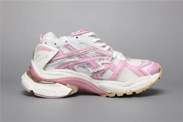 ASICS حذاء رياضي كبير أبيض وردي ببناء وسط كعب شبكي وطبقة تركيبية 8