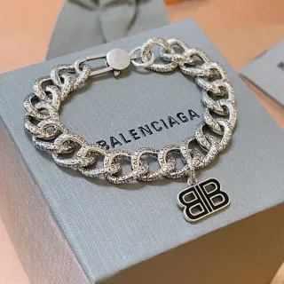 Pulseira Balenciaga BB Chain gravada Curb-Link prata