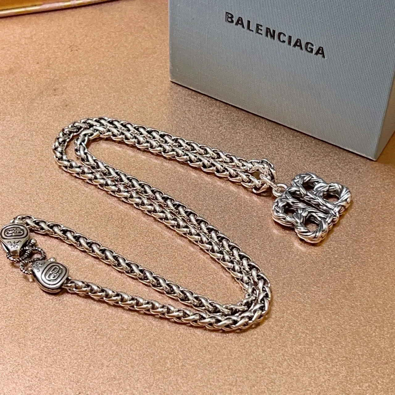 Balenciaga BB Chain 银色 Chunky Curb-Link Sculpted Interlocking Pendant 项链 2