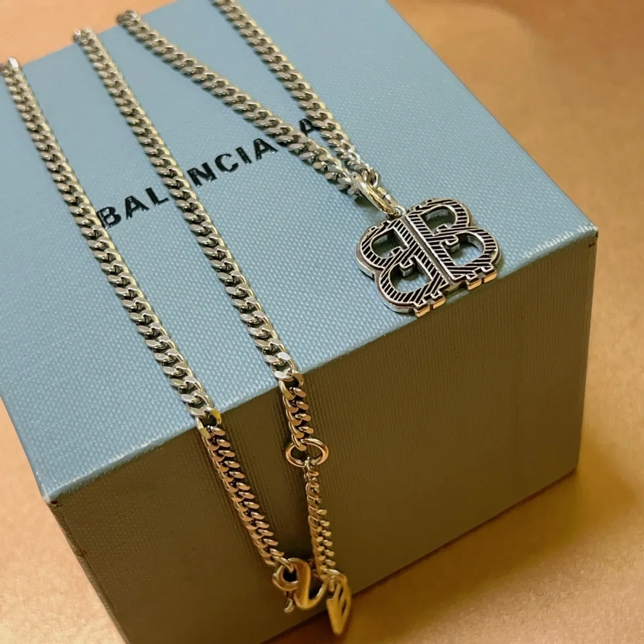 Balenciaga BB Interlocking Logo Collier Chaîne Argent 8
