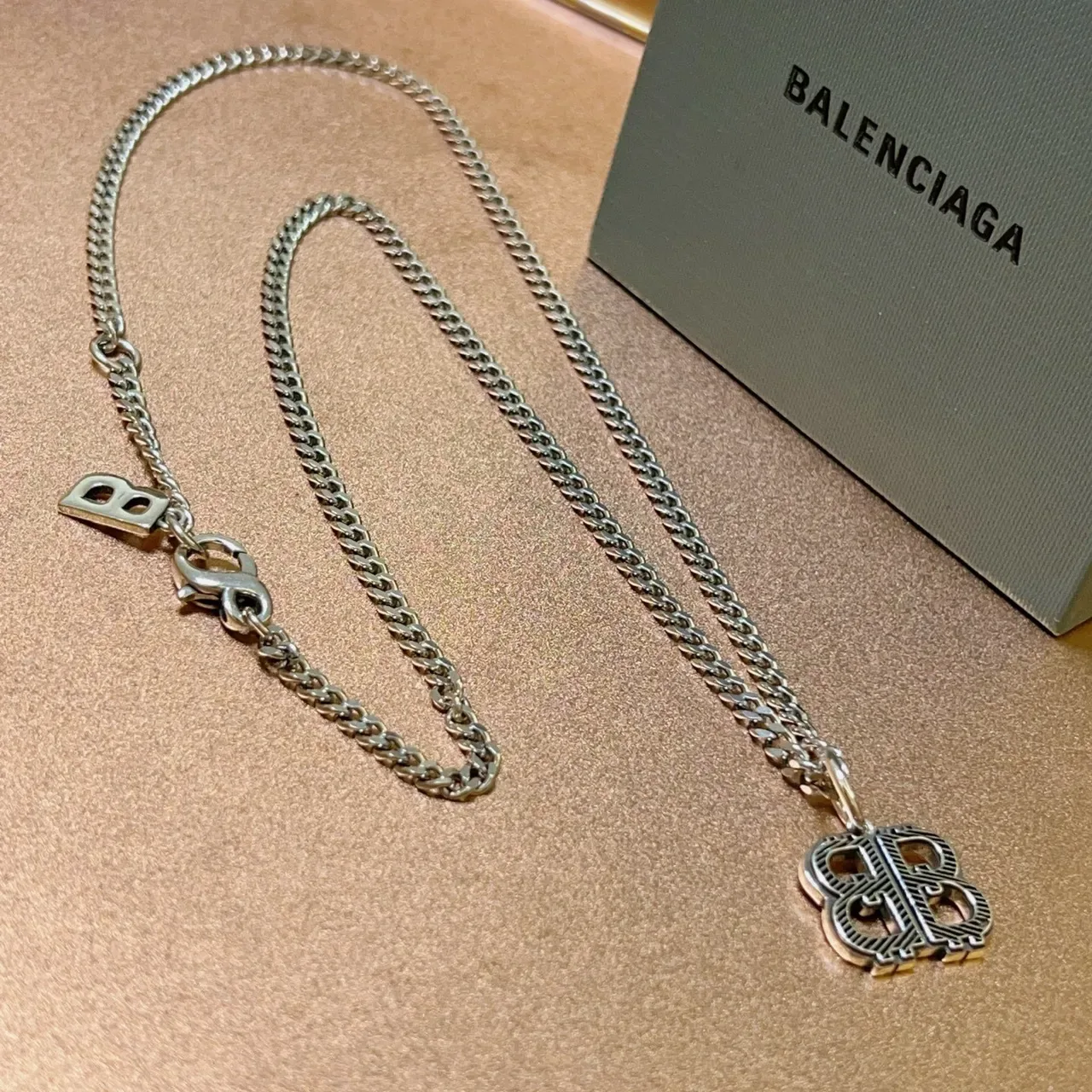 Balenciaga BB Interlocking Logo Collier Chaîne Argent 9