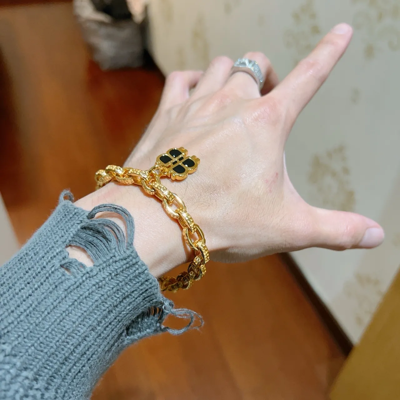 Balenciaga BB Logo 金黑 厚实 Curb-Link Chain Textured Surfaces 手链 4