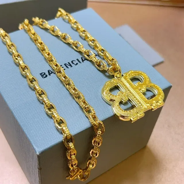 Colar Balenciaga BB Tono Dourado Interlocking BB 3