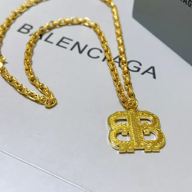 Colar Balenciaga BB Tono Dourado Interlocking BB 4