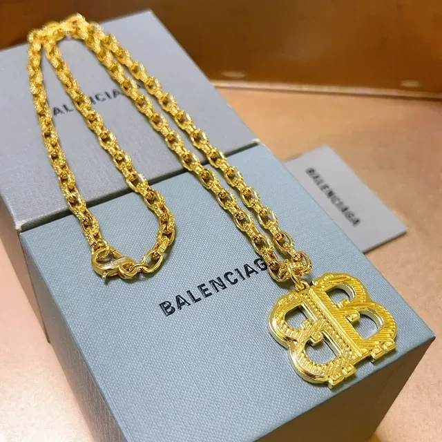 Colar Balenciaga BB Tono Dourado Interlocking BB 7
