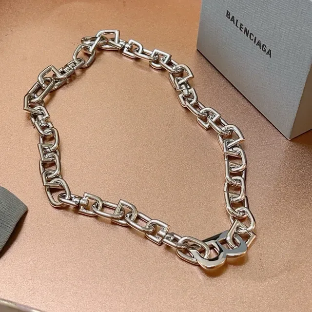 ব্যালেন্সিয়াগা Defender সিলভার chunky link chain জ্যামিতিক interlocking links নেকলেস 6