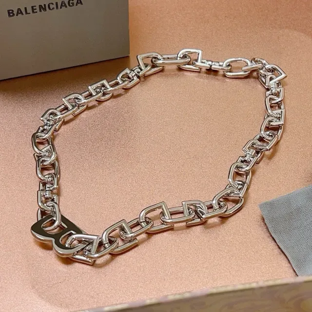 ব্যালেন্সিয়াগা Defender সিলভার chunky link chain জ্যামিতিক interlocking links নেকলেস 7