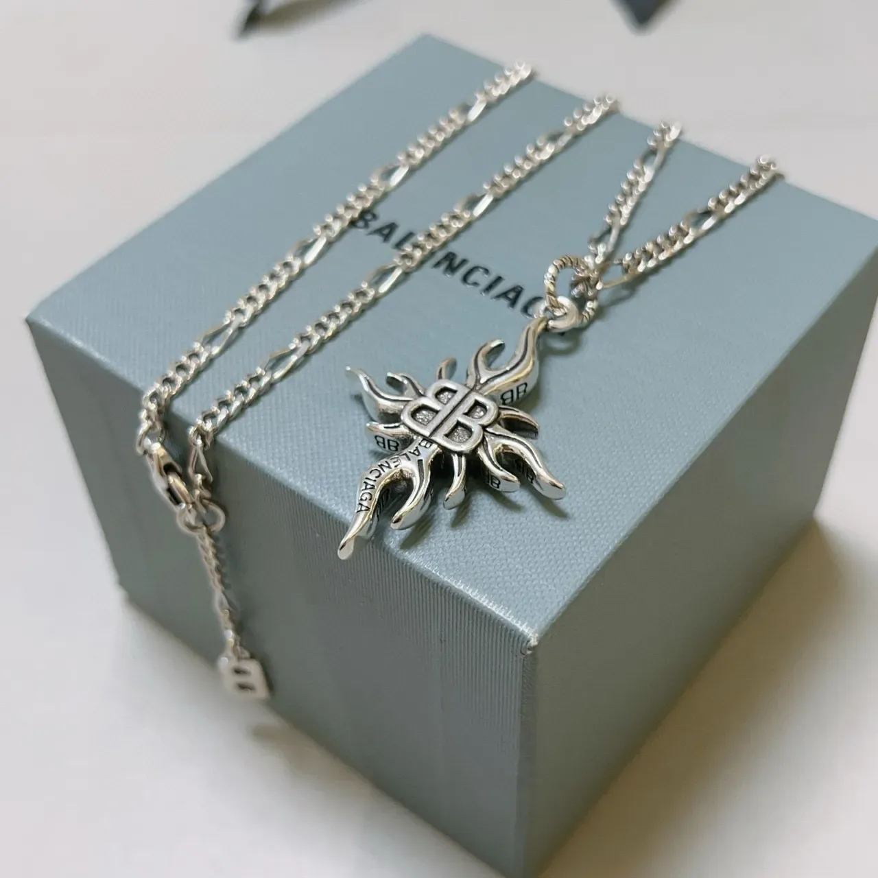 Collier Balenciaga Flame BB Chaîne Argent 3