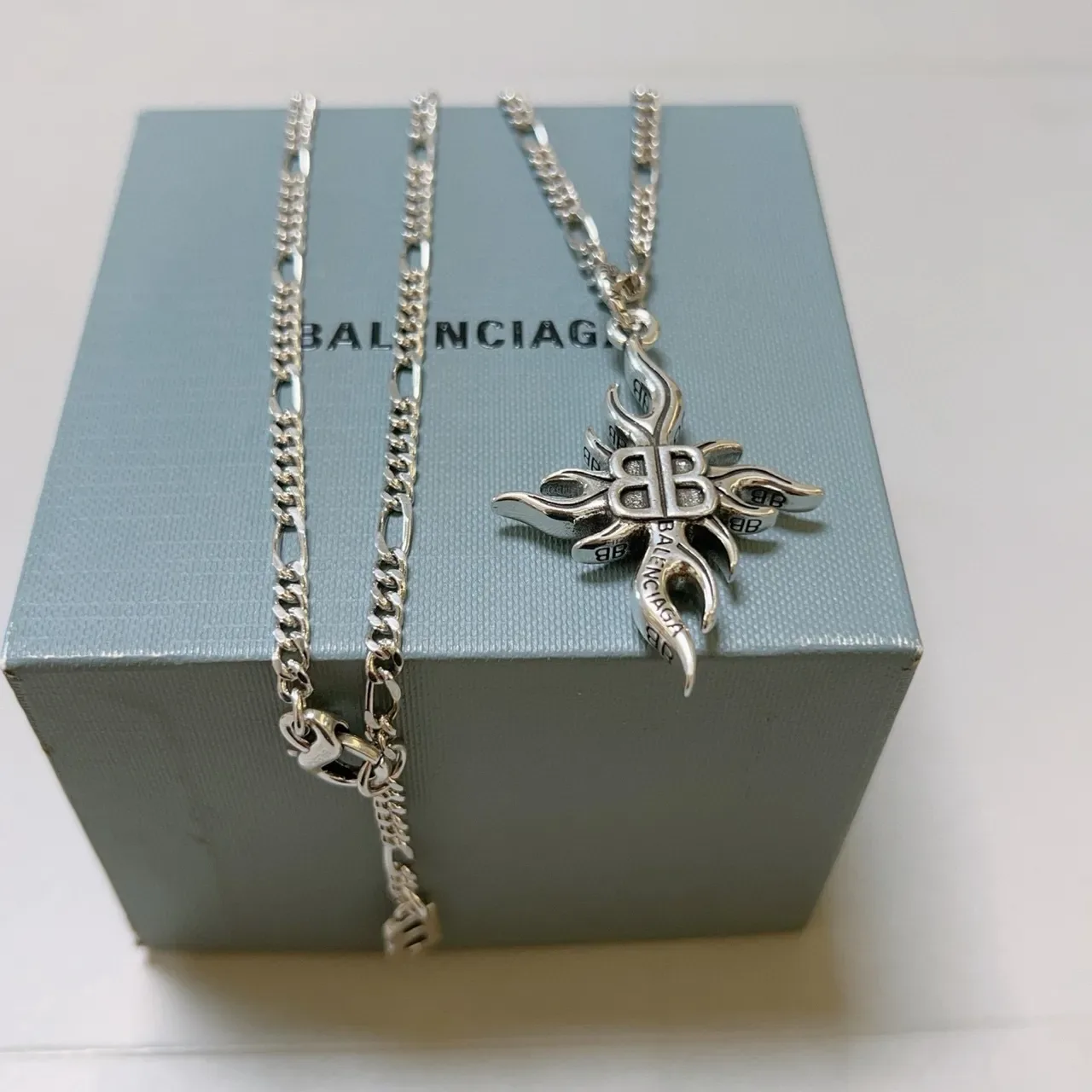 Collier Balenciaga Flame BB Chaîne Argent 4