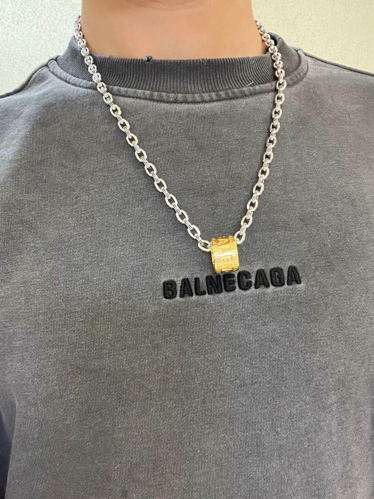 Balenciaga Colar Pendente Dourado Cilindro Corrente Prata 2