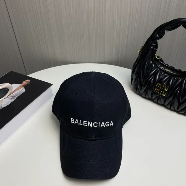 Balenciaga Logo Cap 黑色白色六面板构造刺绣棒球帽 3