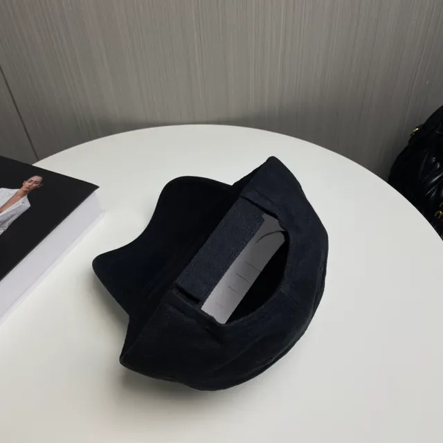 Balenciaga Logo Cap 黑色白色六面板构造刺绣棒球帽 5