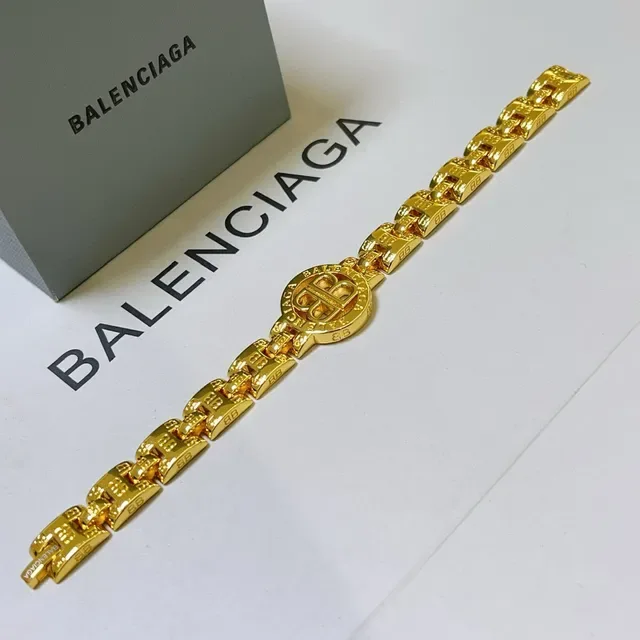 Balenciaga Logo Chaîne Or Épaisse Médaillon Centre Bracelet 2