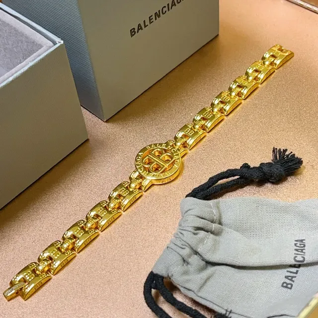 Balenciaga Logo Chaîne Or Épaisse Médaillon Centre Bracelet 3