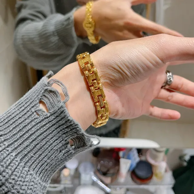 Balenciaga Logo Chaîne Or Épaisse Médaillon Centre Bracelet 6