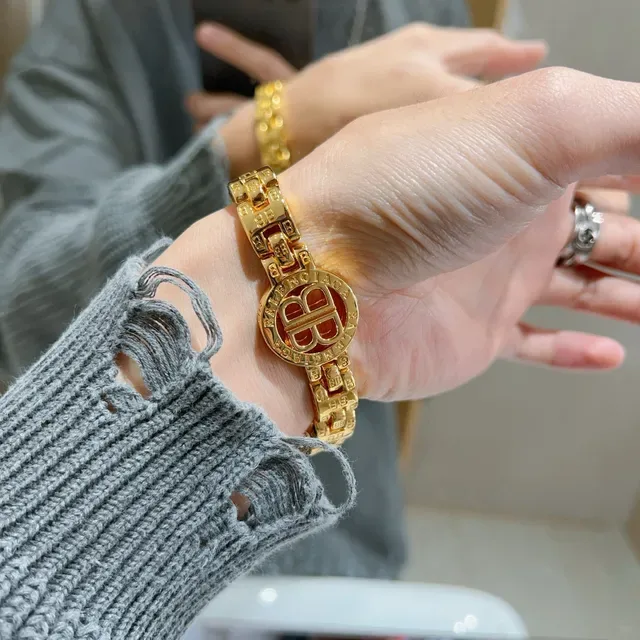 Balenciaga Logo Chaîne Or Épaisse Médaillon Centre Bracelet 8