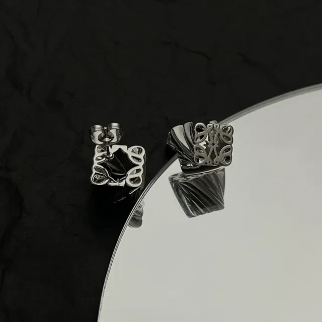 Balenciaga Broche Rose Argent Quatre Pétales Floral Cristalisée 2