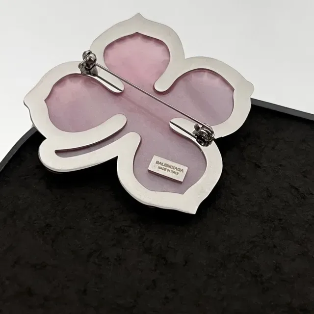 Balenciaga Broche Rose Argent Quatre Pétales Floral Cristalisée 3