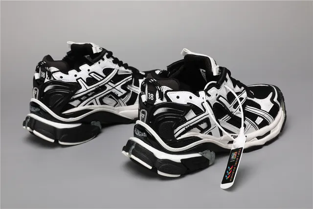 Balenciaga Runner Black White Chunky Sneakers 3