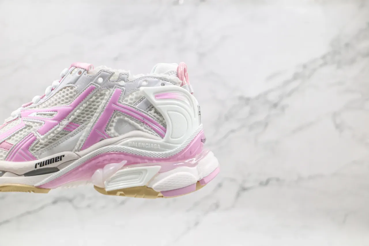 Balenciaga Runner सफेद और गुलाबी चंकी स्नीकर्स 7
