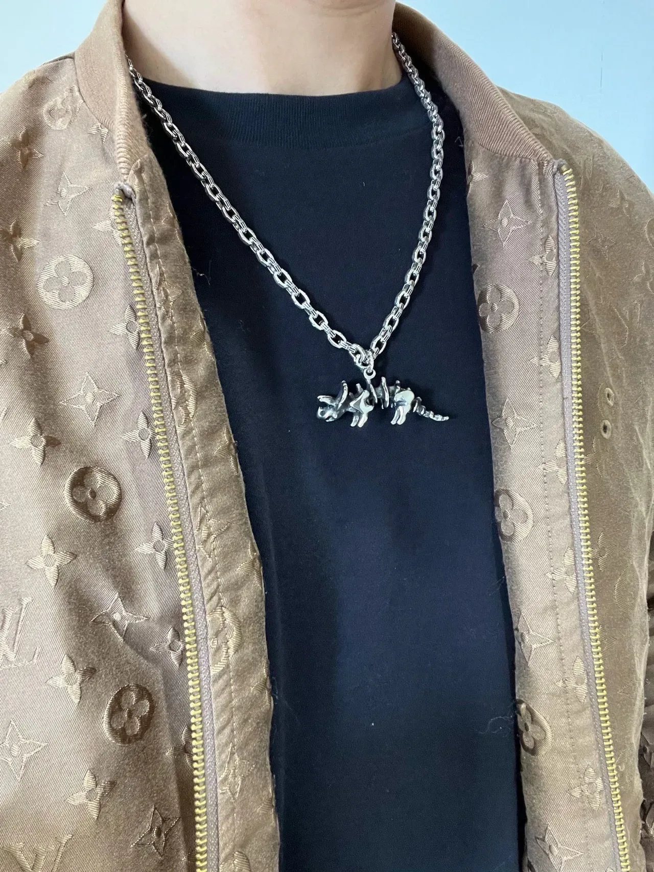 Balenciaga Collier Chaîne à maillons lourds Pendentif animal sculpté Bleu Argent 7