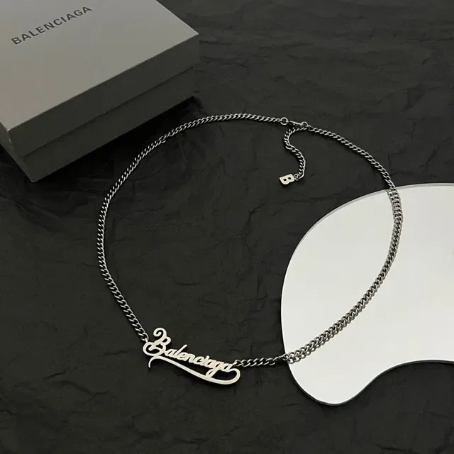 Balenciaga Collier Argent Script Cursif Chaîne Curb Fine 4