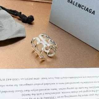 Balenciaga चांदी ज्यामितीय लॉगो मोटिफ पॉलिश्ड मेटल अंगूठी