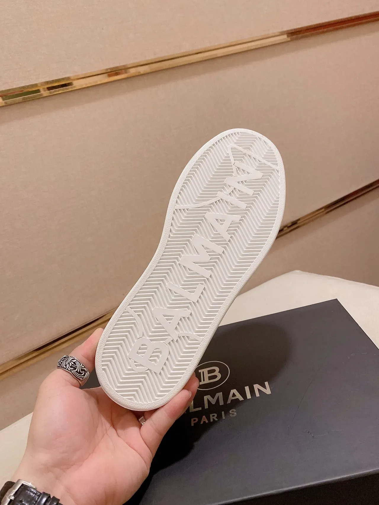 Balenciaga Speed Trainer Monogram Beige Tênis Lifestyle Slip-On 2
