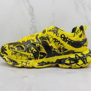 बालेंसियागा ट्रैक ट्रेनर पीला काला ग्राफिटी प्रिंट Chunky Sneakers