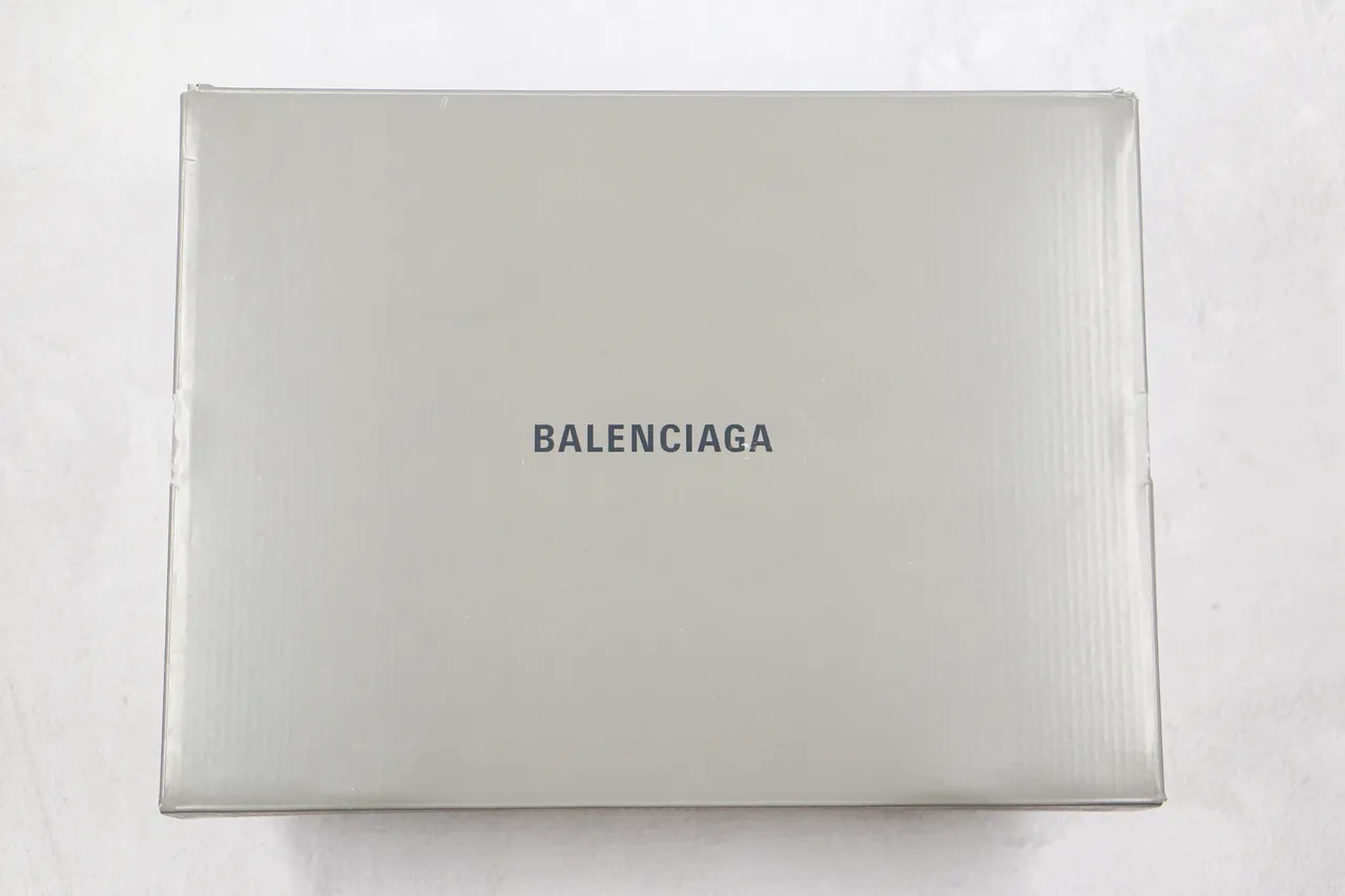 Balenciaga Triple S Off-White كانكي سنيكرز 9