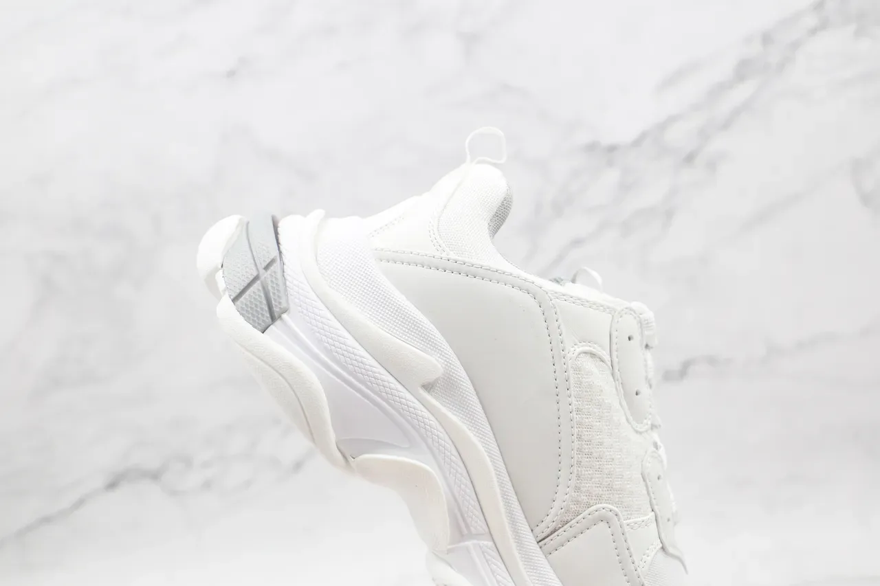 Balenciaga Triple S Tênis Chunky Brancos e Cinza 6